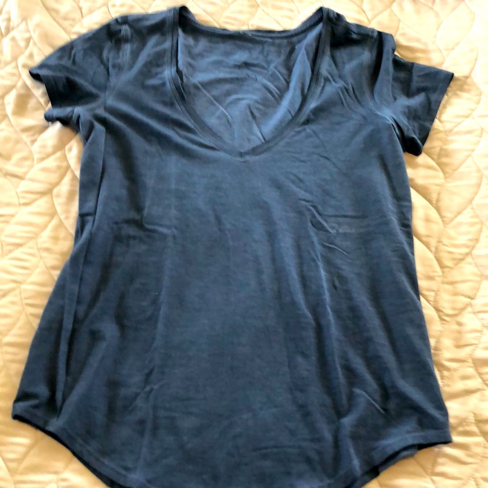 Lulu lemon classic V neck Tshirt